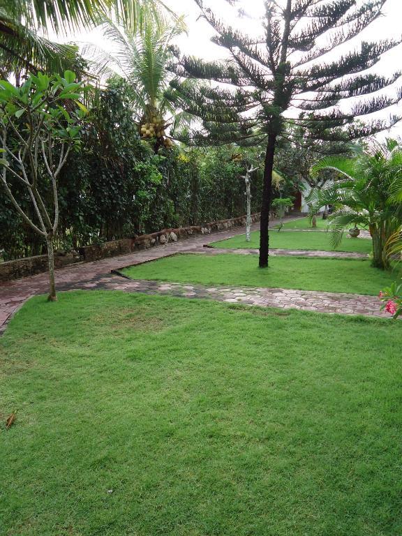 Star Two Thousand Bungalow Nusa Lembongan Exteriör bild