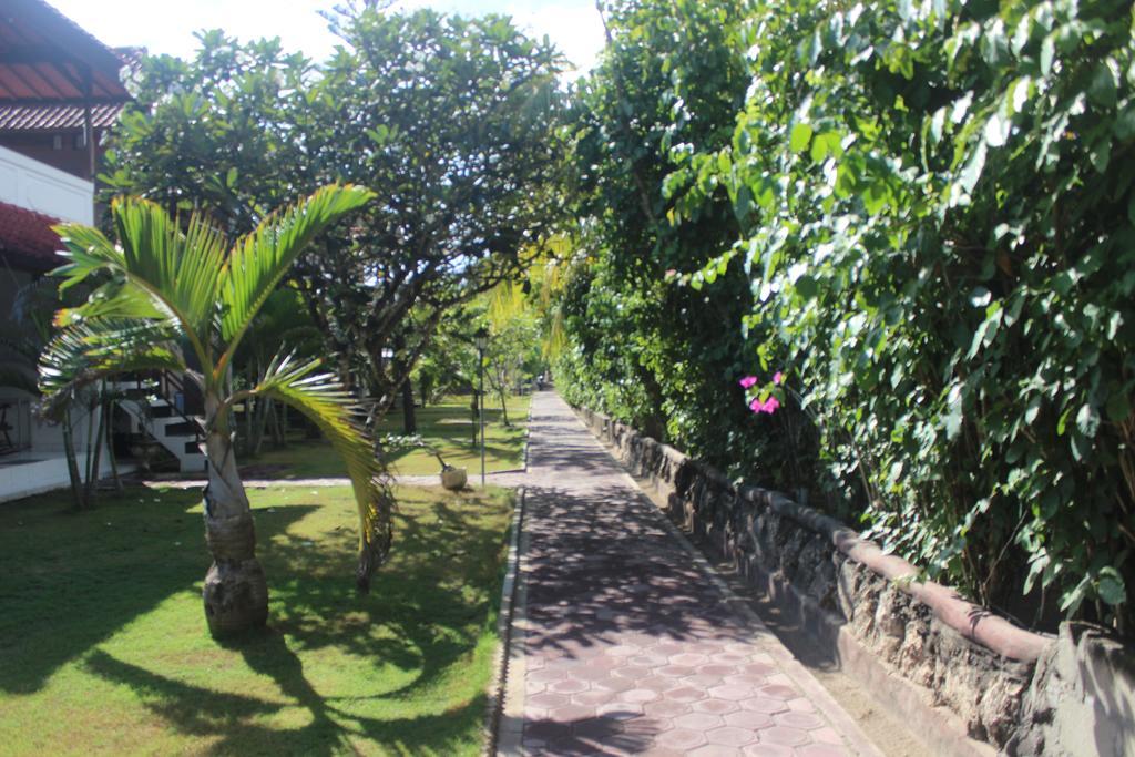 Star Two Thousand Bungalow Nusa Lembongan Exteriör bild